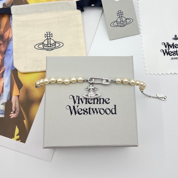 Vivienne Westwood Saturn Brooch Pearl Bracelet - Silver - Picture 2 of 6